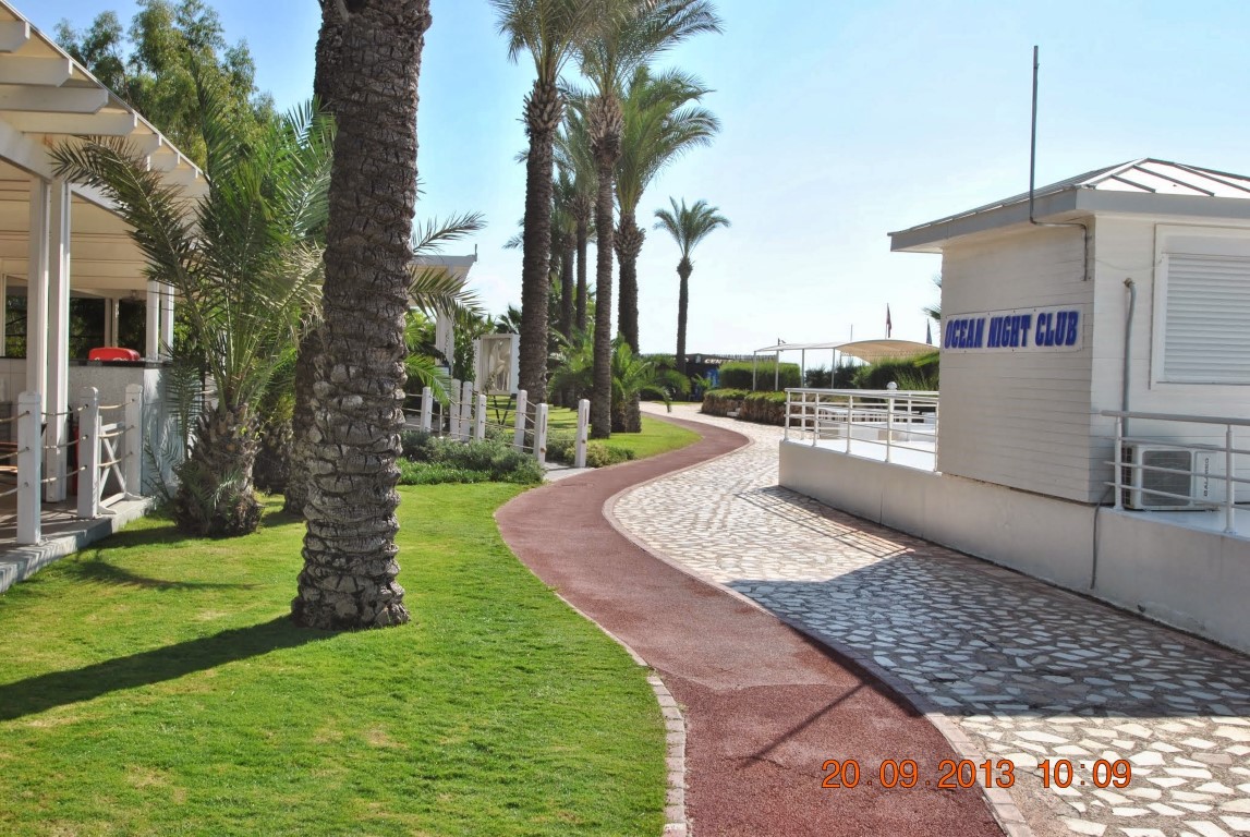 imagini hotel TITANIC LARA